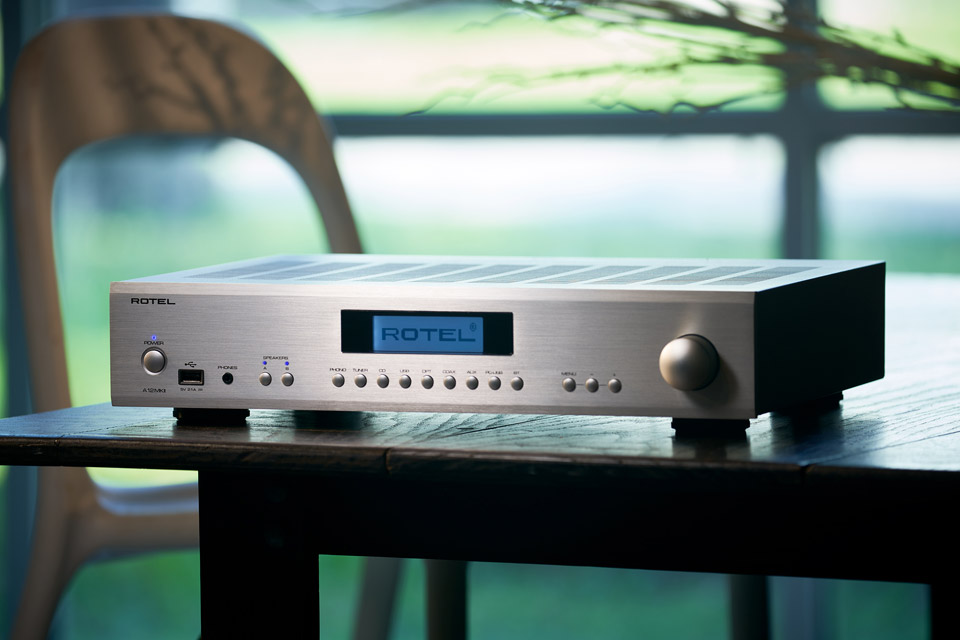 Rotel A12 MKII (cor disponível em stock: preto)