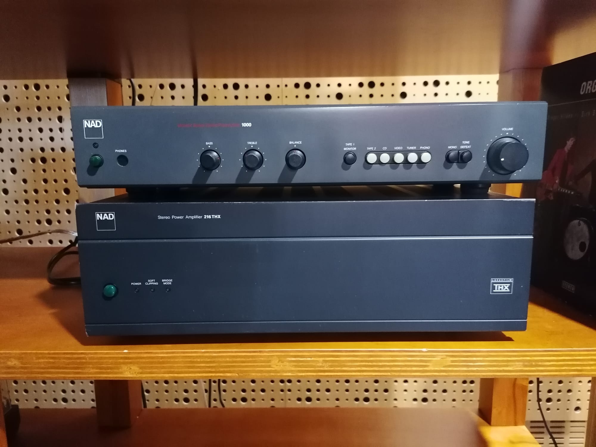 NAD 216 + MONITOR SERIES 1000